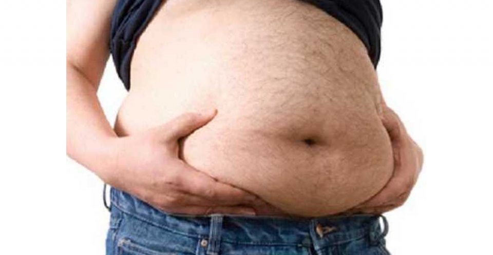 Гормональный животик: 3 причины, почему у женщин копится жир на боках и талии